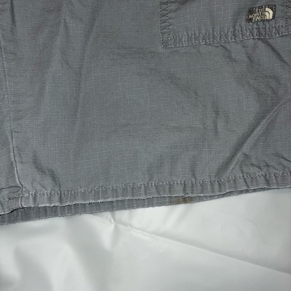 The North Face Shorts Womens Size 10L Gray Ripstop 10” Inseam Cargo Hiking - Picture 3 of 7